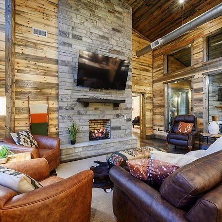 Ember Skye Cabin - 2 Bdr & Bunk Nook/2.5 Bath بروكن بو المظهر الخارجي الصورة