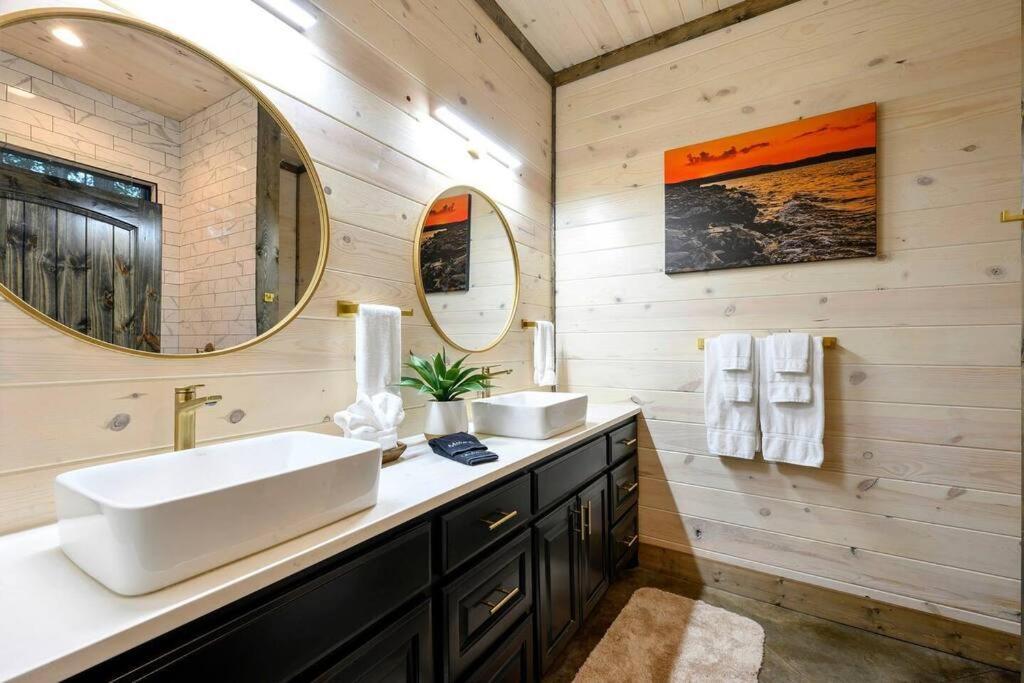 Ember Skye Cabin - 2 Bdr & Bunk Nook/2.5 Bath بروكن بو المظهر الخارجي الصورة